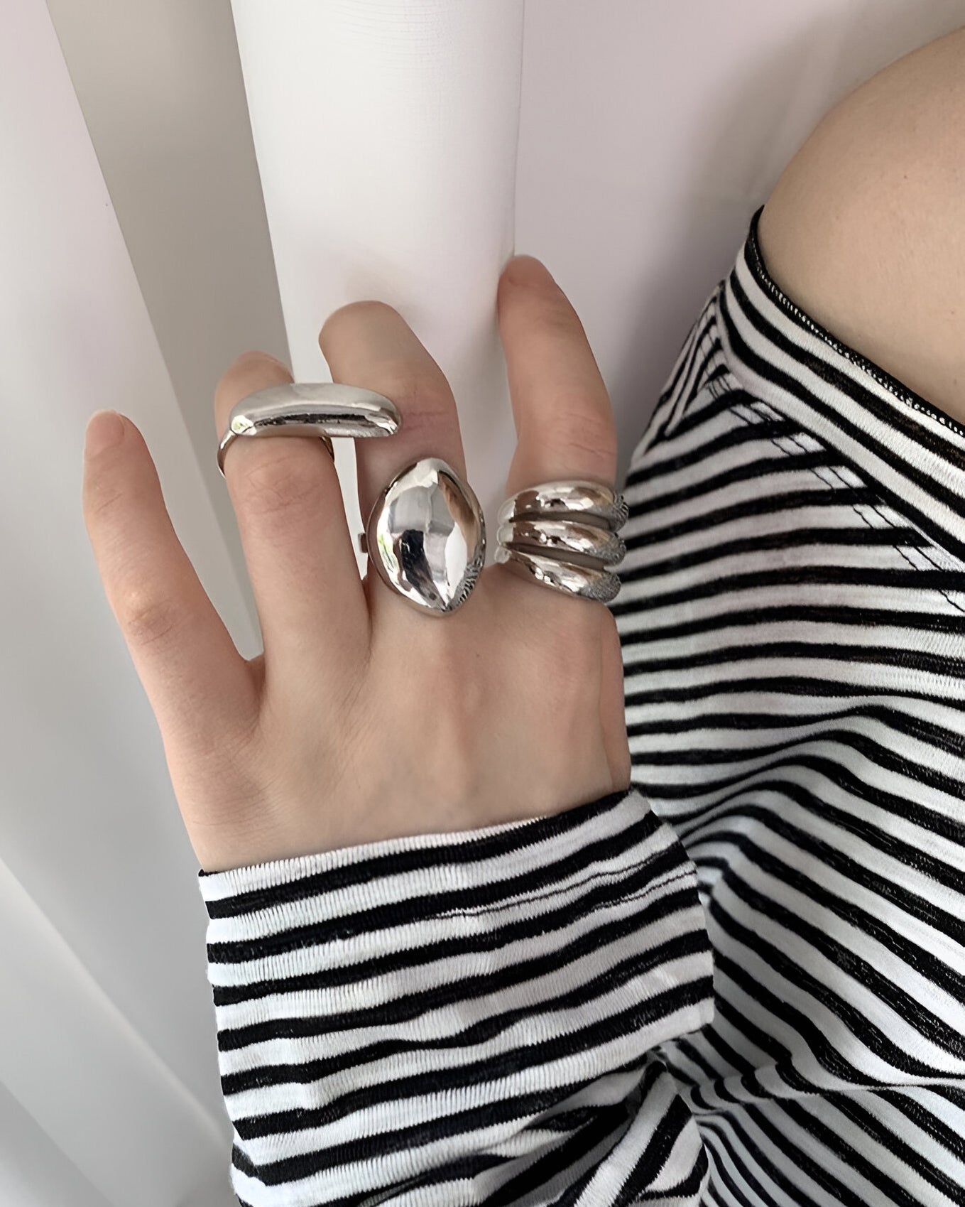 Minimalistic Massive Rings Set